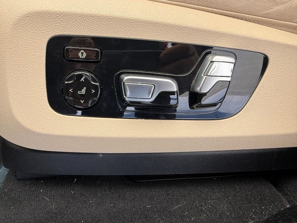 Used 2021 BMW X5 xDrive45e w/ Executive Package 3 AWD/4WD image 12