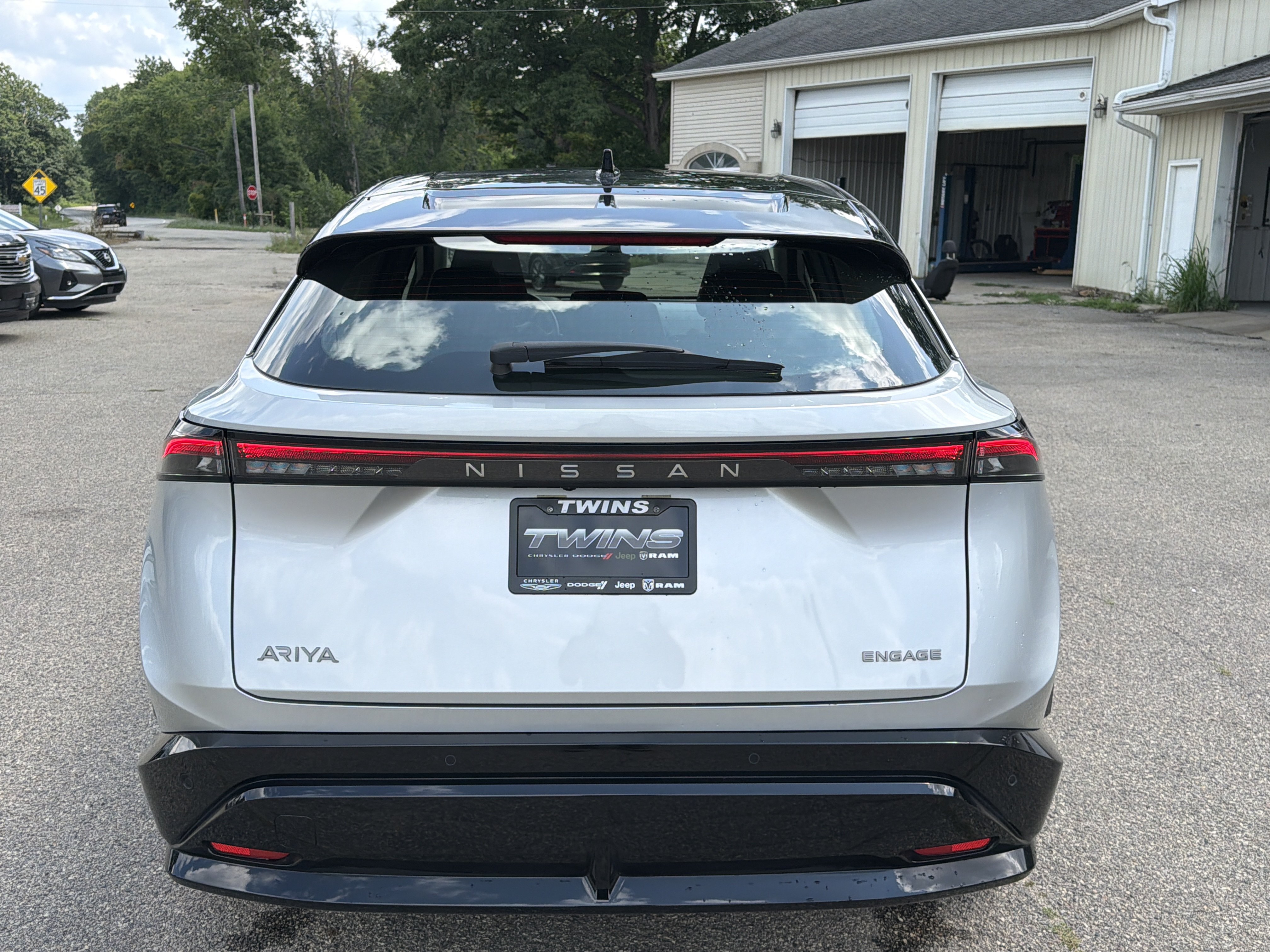 Used 2023 Nissan Ariya FWD image 5
