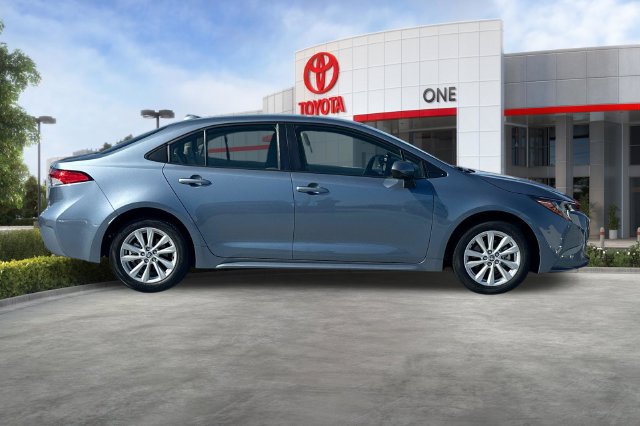 Used 2026 Toyota Corolla LE w/ LE Premium Package FWD image 3