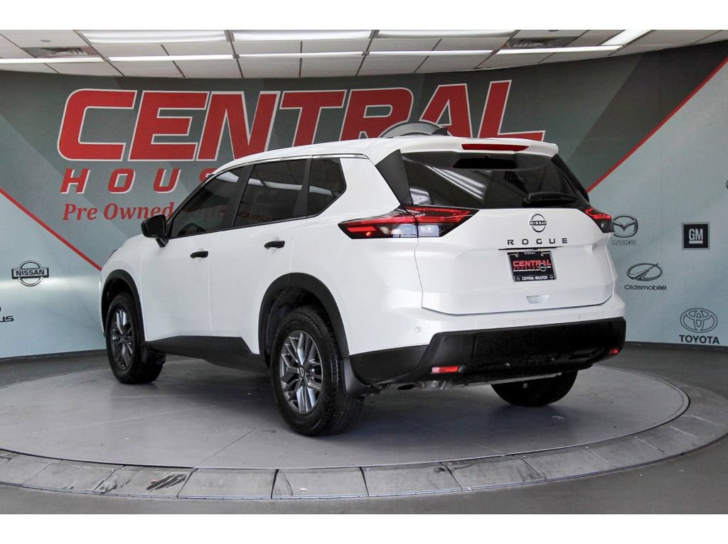 Certified 2025 Nissan Rogue S FWD image 4