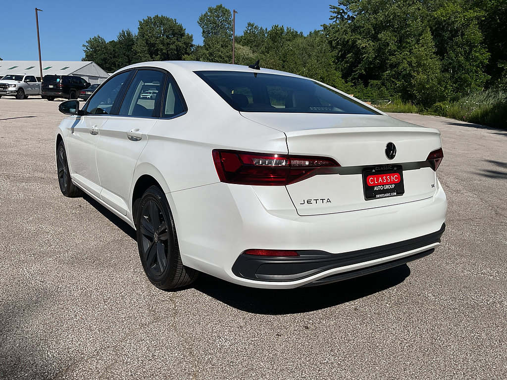 Used 2023 Volkswagen Jetta SE w/ Panoramic Sunroof Package FWD image 7