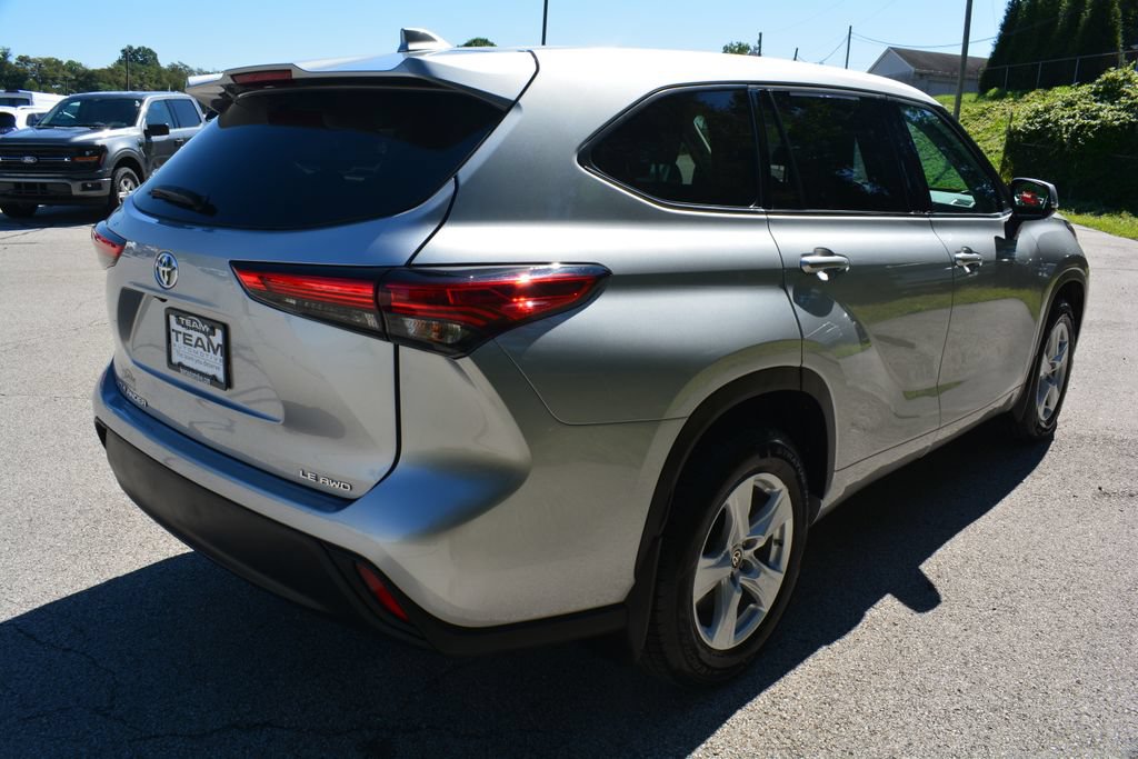 Used 2021 Toyota Highlander LE AWD/4WD image 5