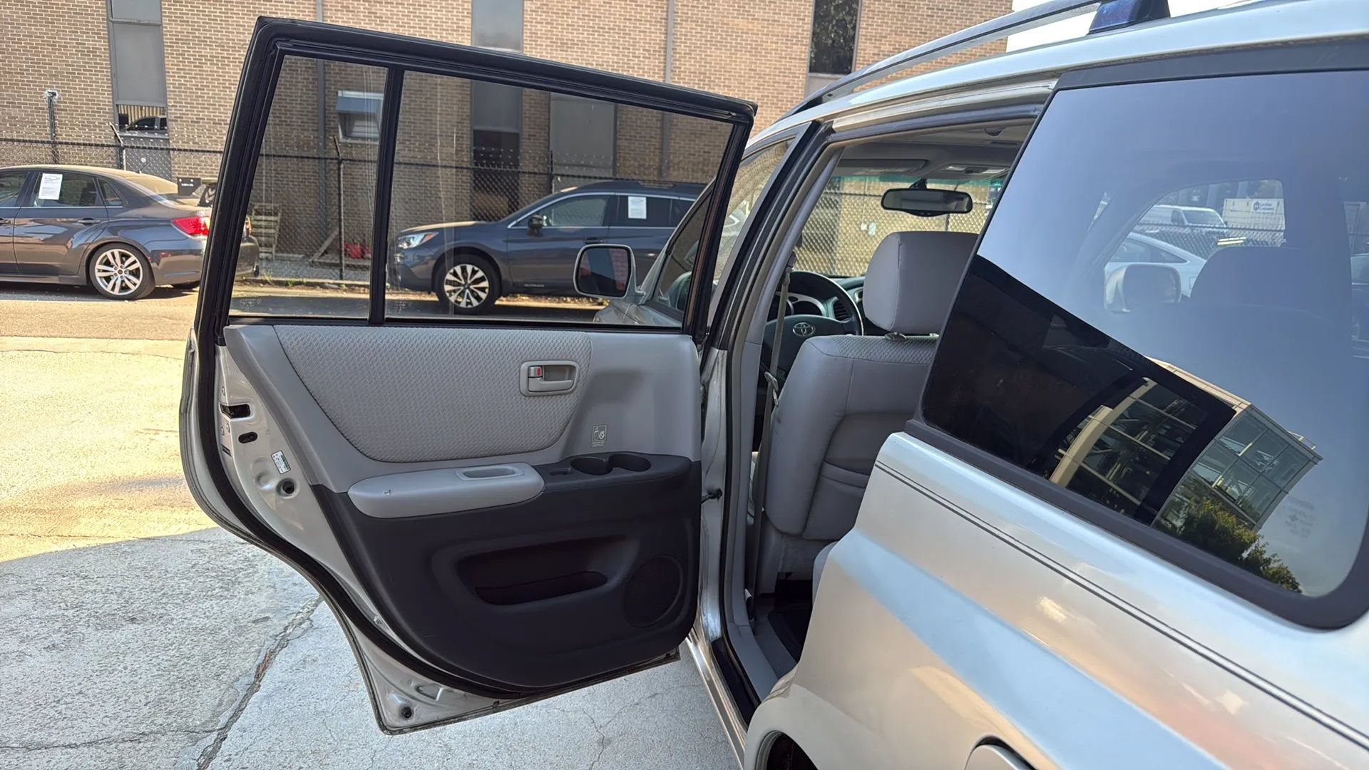 Used 2004 Toyota Highlander 2WD V6 image 19