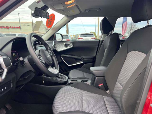 Used 2023 Kia Soul LX w/ LX Technology Package image 13