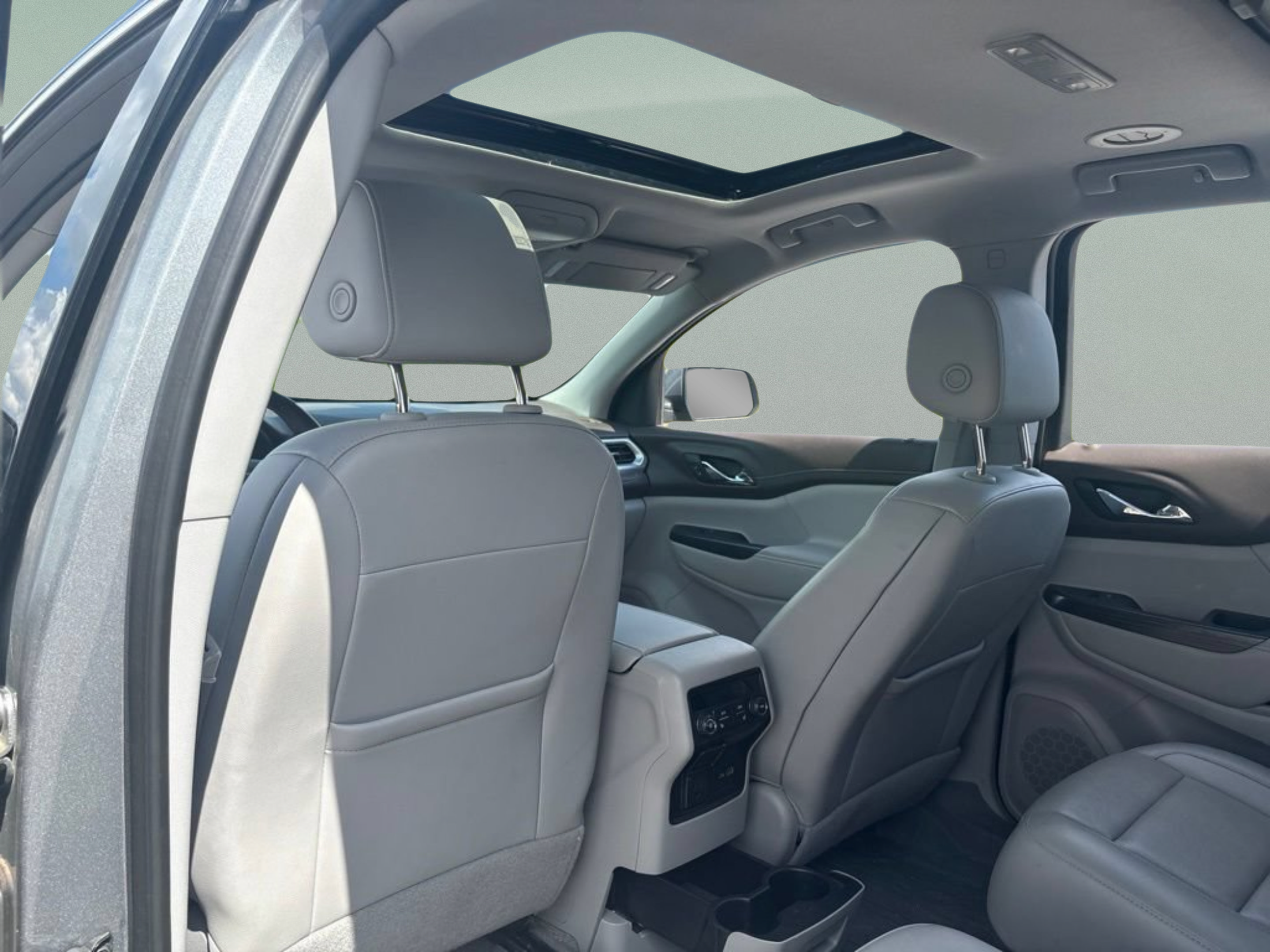 Used 2023 GMC Acadia SLT w/ Preferred Package FWD image 25