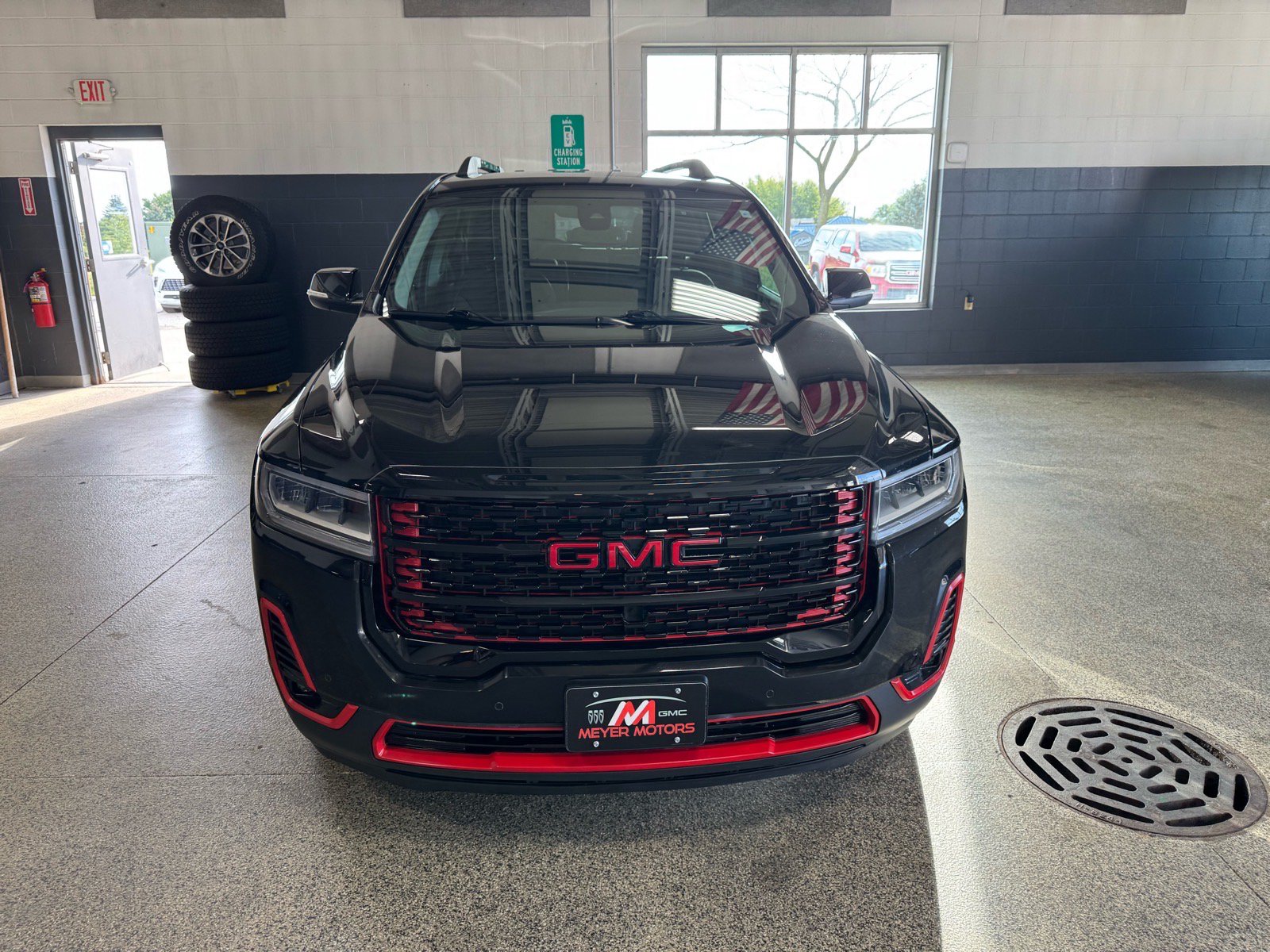 Used 2021 GMC Acadia AT4 w/ Trailering Package AWD/4WD image 2