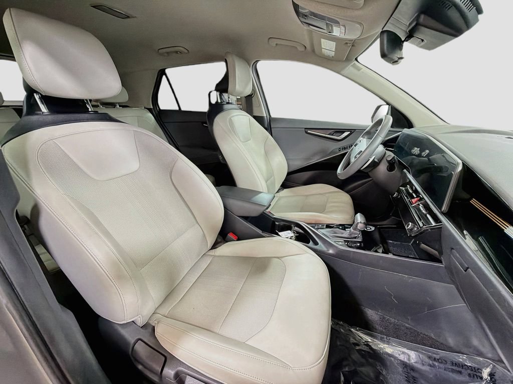 Used 2024 Kia Niro EX FWD image 28