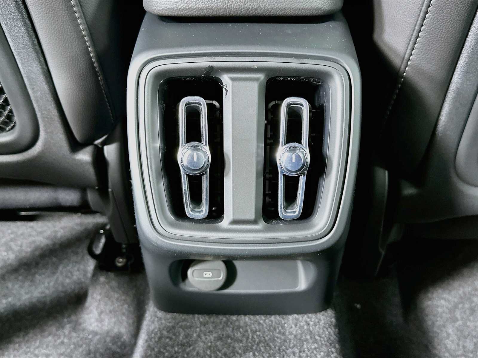 New 2026 Volvo XC40 B5 Ultra AWD/4WD image 23