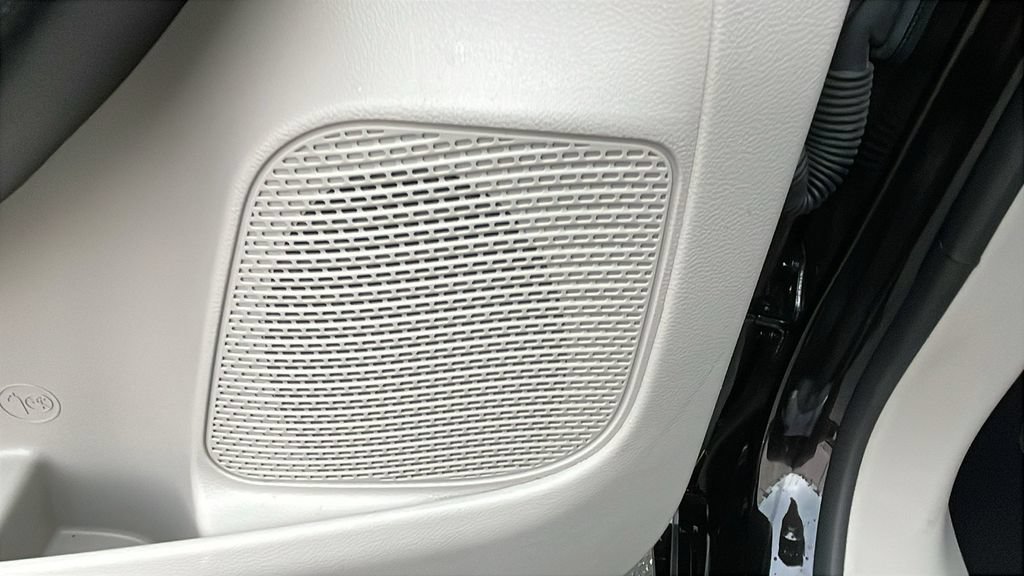 Used 2024 Chrysler Pacifica Touring-L FWD image 30