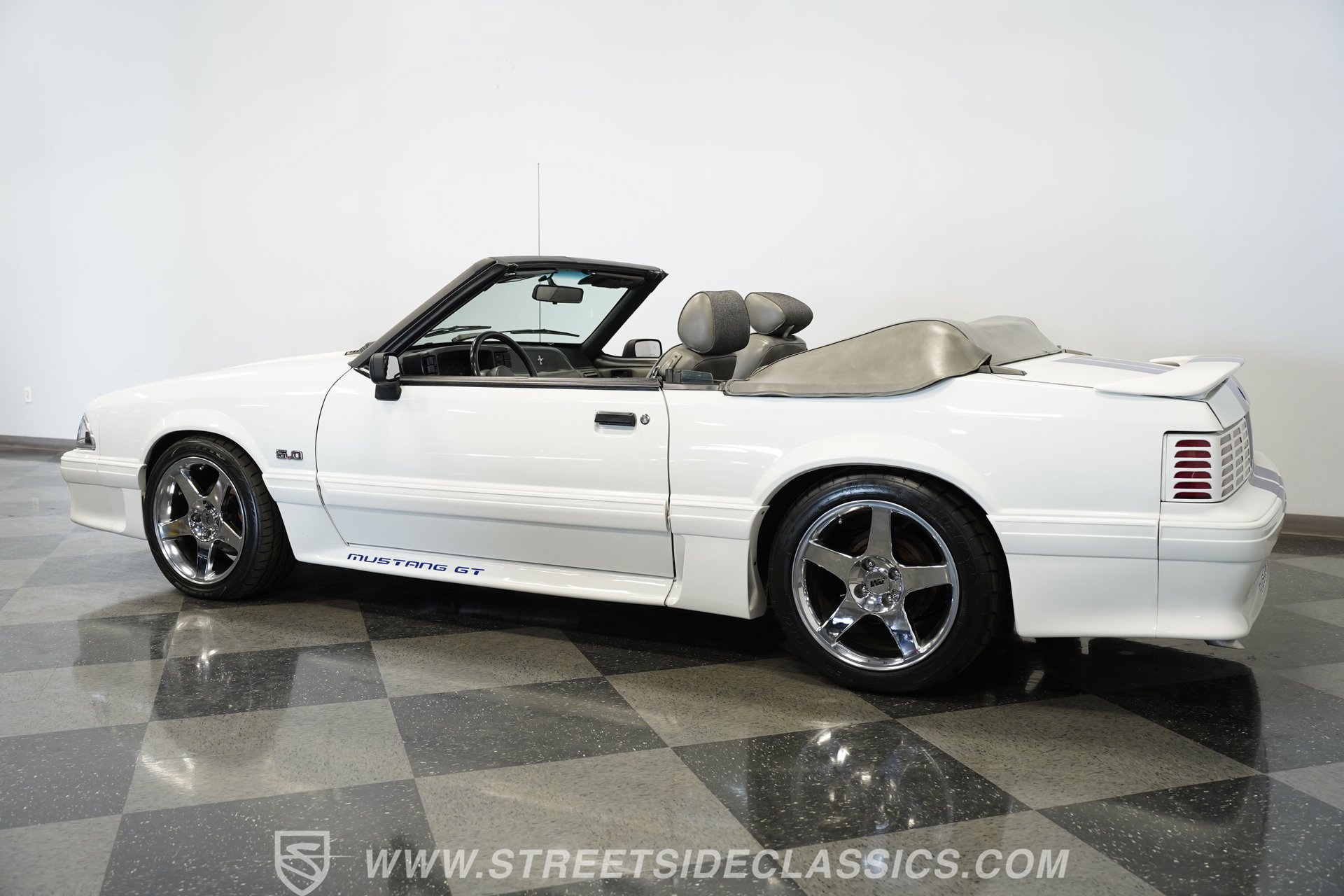 Used 1989 Ford Mustang GT RWD image 8
