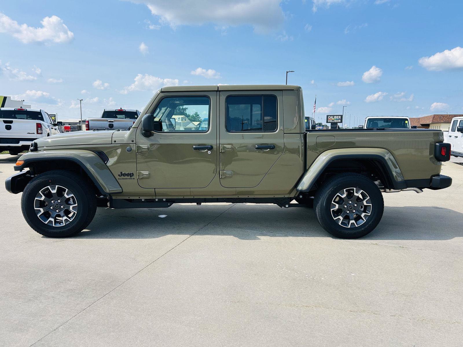 New 2026 Jeep Gladiator Sport AWD/4WD image 33