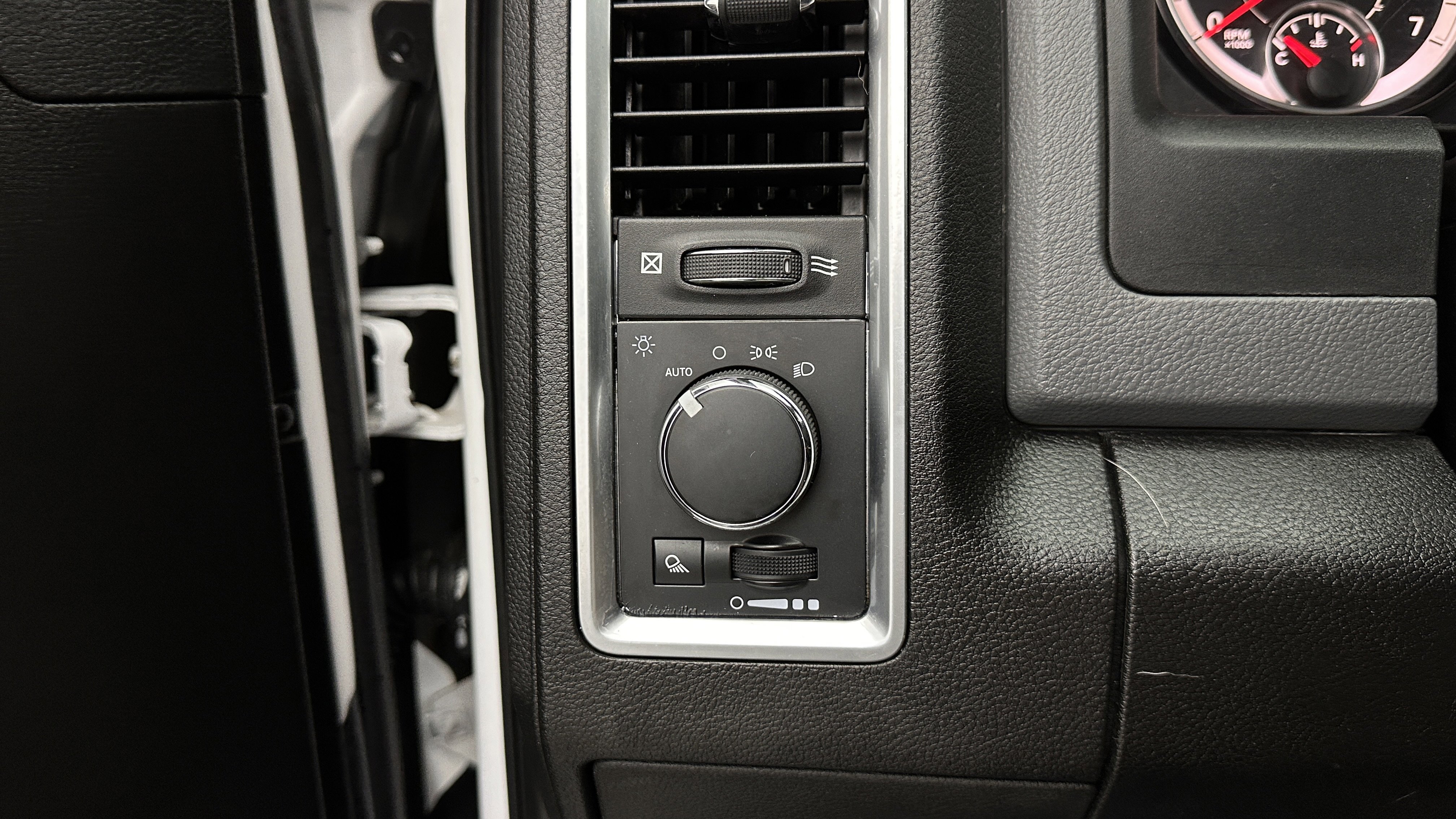 Used 2020 RAM 1500 Classic SLT image 22