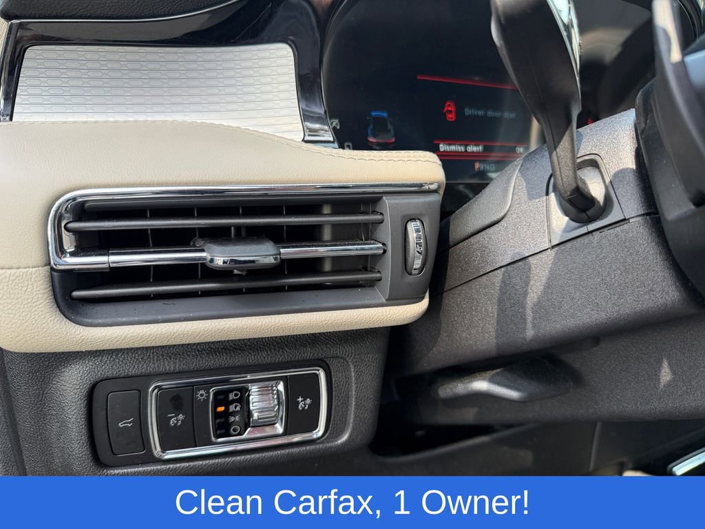 Used 2025 Lincoln Corsair AWD image 19