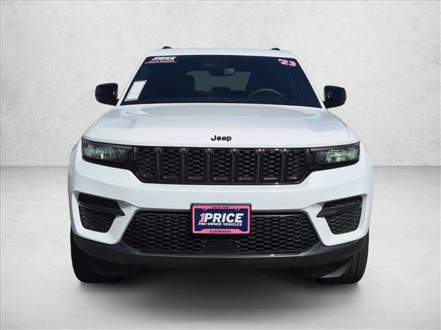 Used 2023 Jeep Grand Cherokee Altitude AWD/4WD image 2