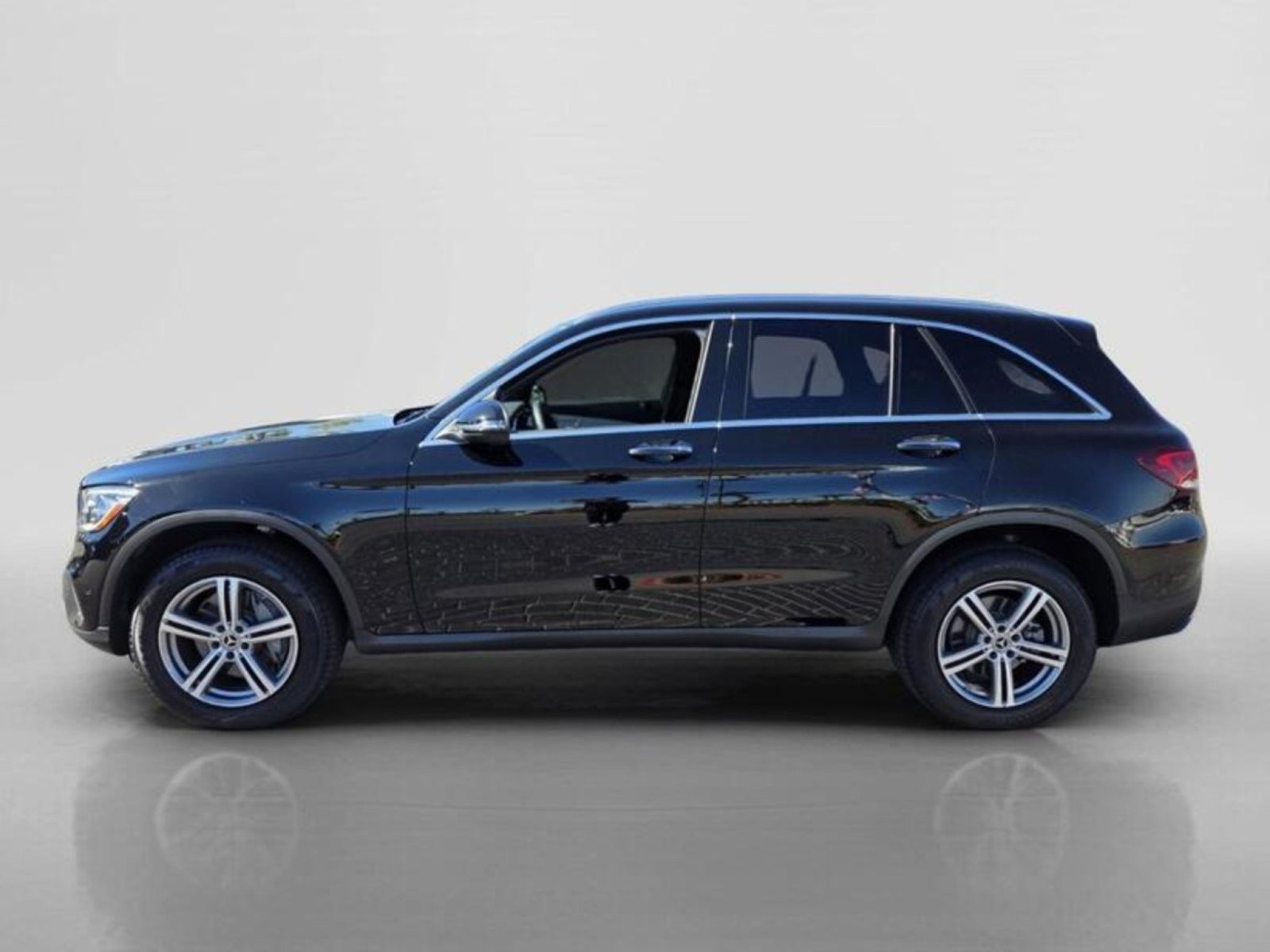 Used 2021 Mercedes-Benz GLC 300 4MATIC image 2