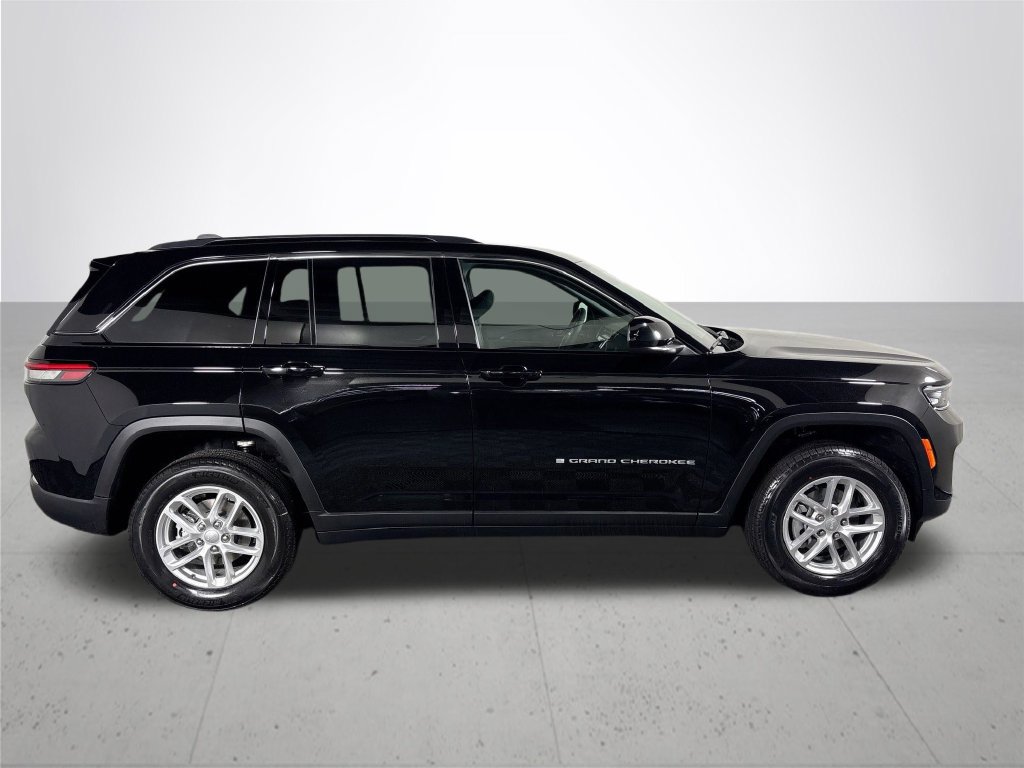 New 2026 Jeep Grand Cherokee Laredo w/ Trailer Tow Package AWD/4WD image 5