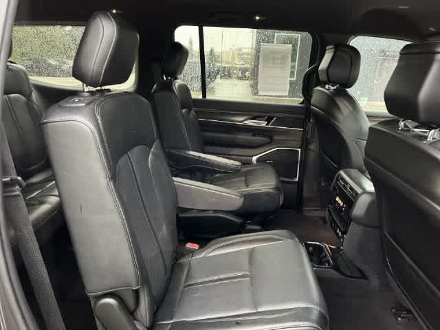 Certified 2024 Jeep Wagoneer Series II AWD/4WD image 17