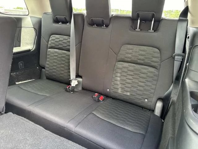 Used 2025 Nissan Pathfinder SV FWD image 25