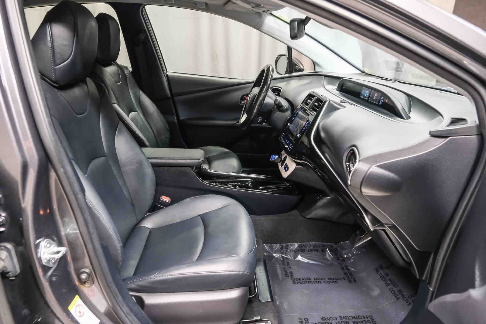 Used 2017 Toyota Prius Four w/ Advanced Technology Package FWD image 19
