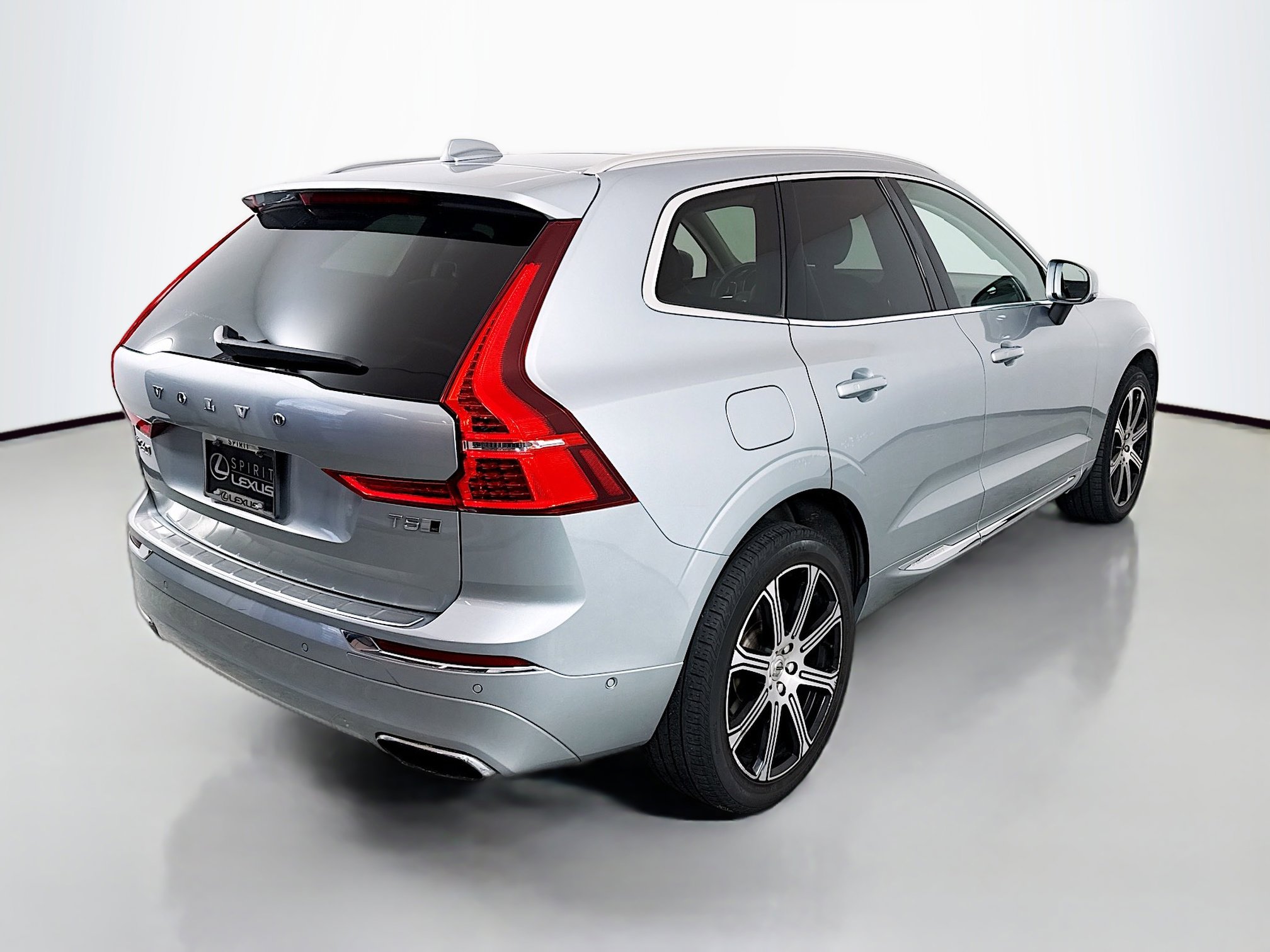 Used 2018 Volvo XC60 T5 Inscription w/ Convenience Package image 7