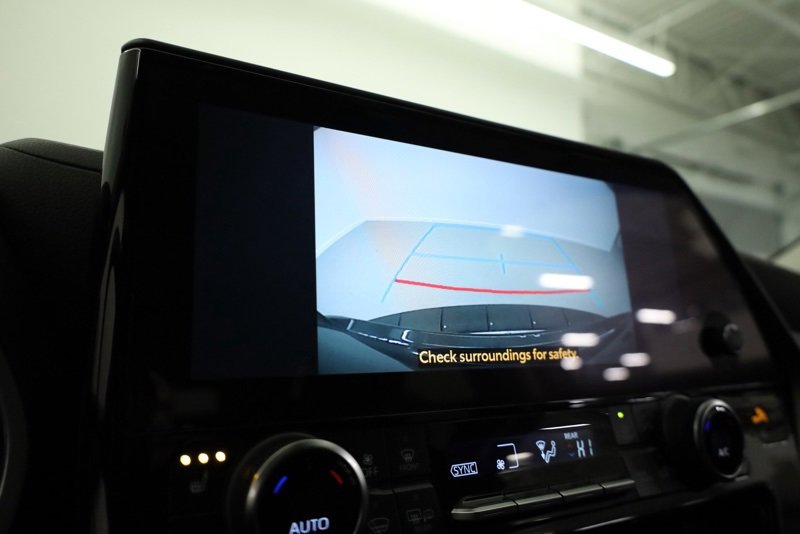 Used 2023 Toyota Highlander XLE image 19