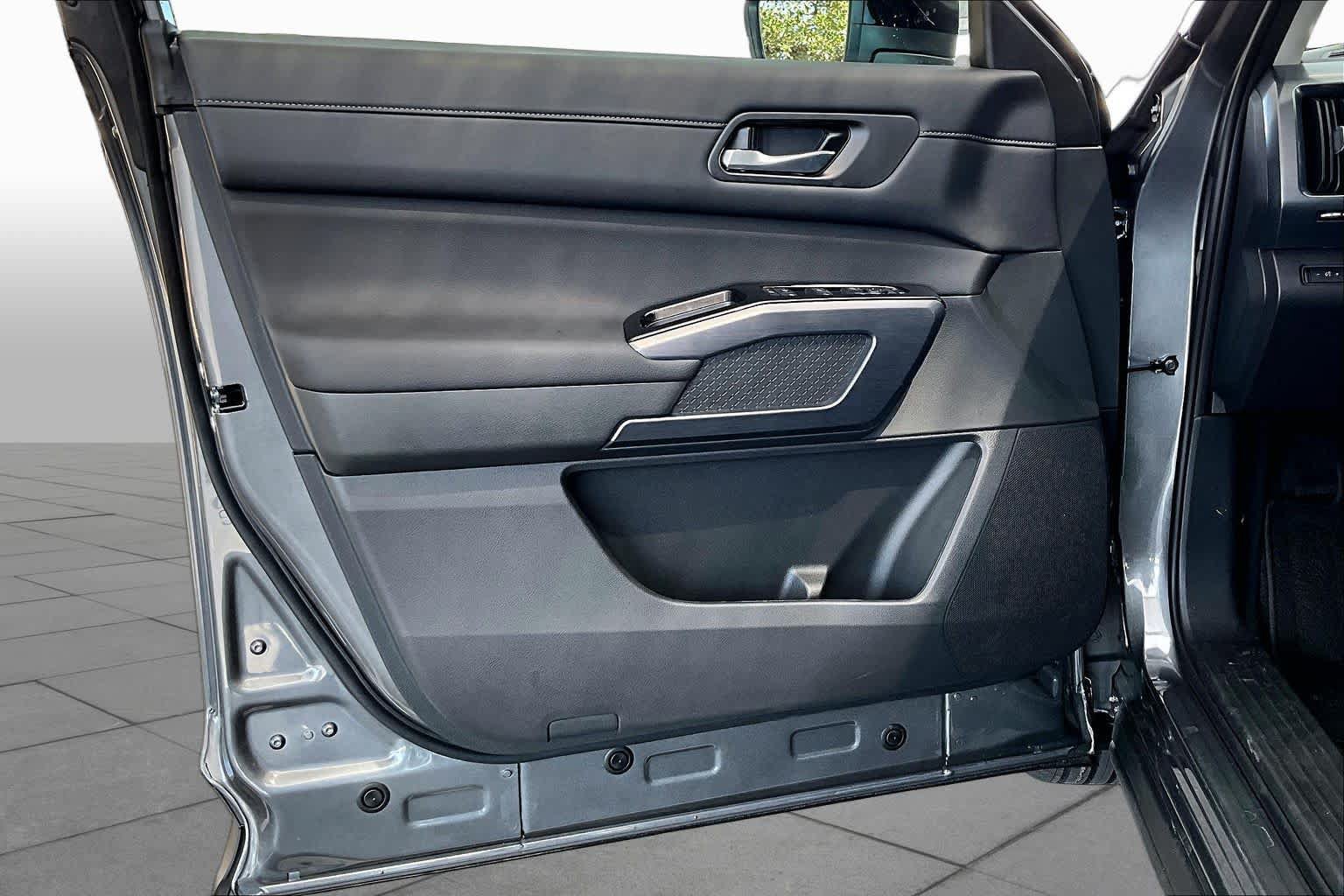 New 2026 Nissan Pathfinder SL FWD image 10