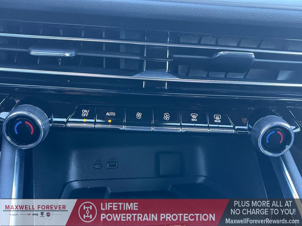 Used 2024 Chevrolet Traverse LT image 4