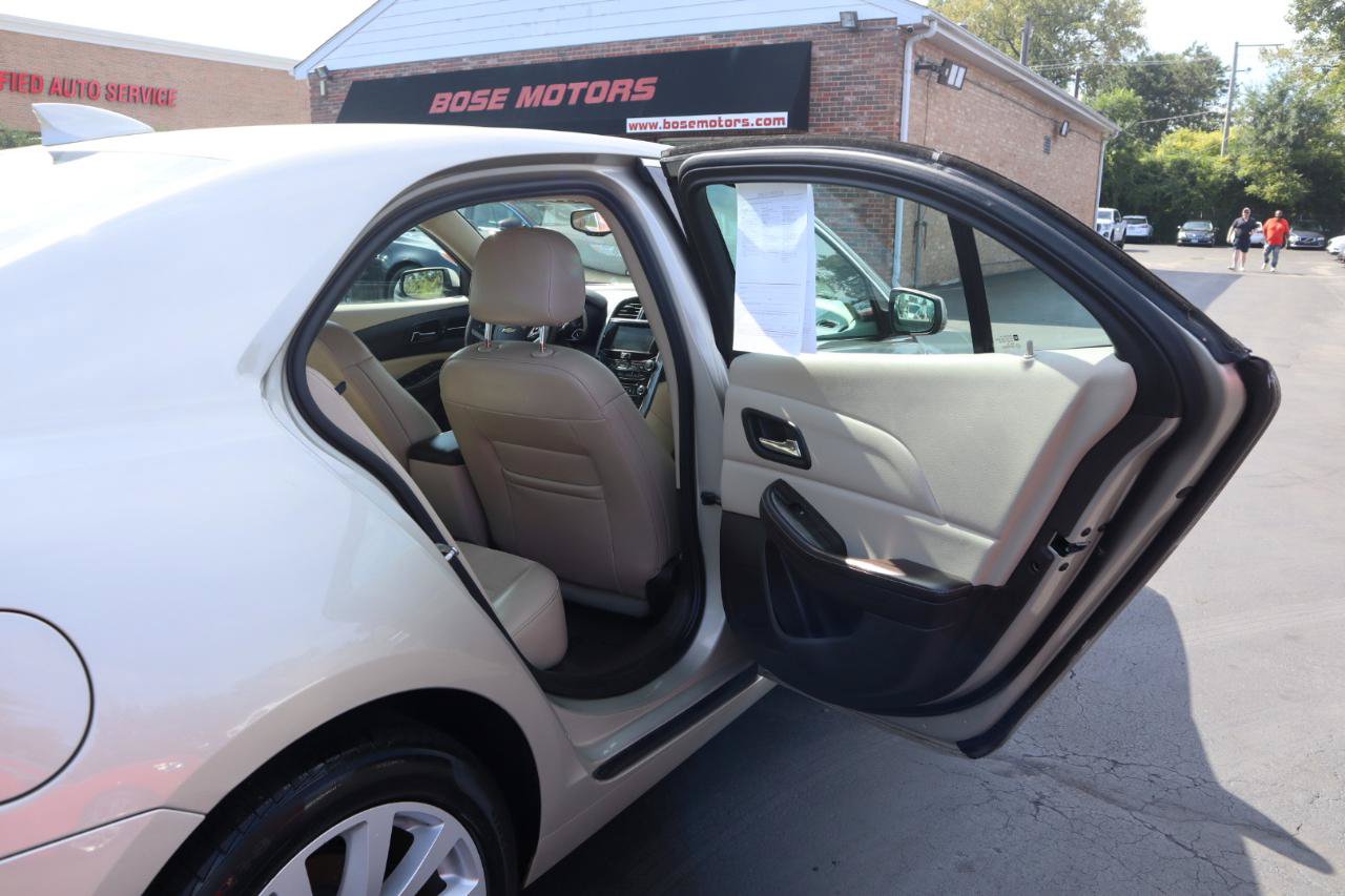 Used 2015 Chevrolet Malibu LT FWD image 13