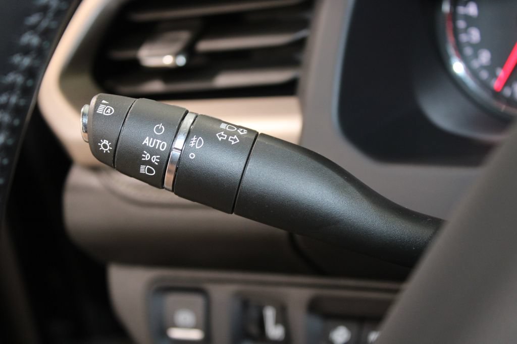 Used 2021 GMC Acadia Denali w/ Denali Technology Package FWD image 39