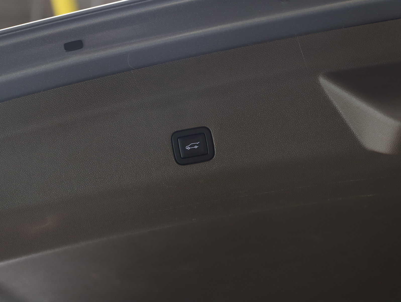 Used 2023 GMC Yukon XL Denali w/ Denali Reserve Package image 21