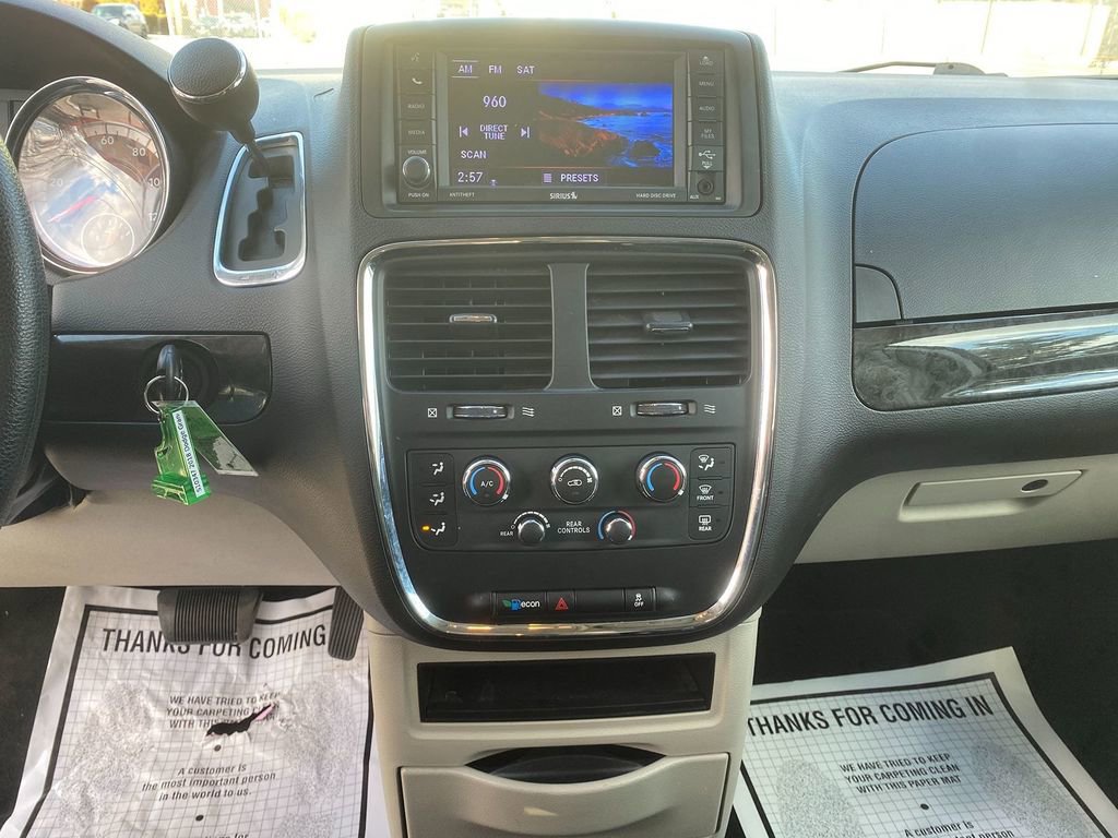 Used 2018 Dodge Grand Caravan SE w/ UConnect Hands-Free Group image 20