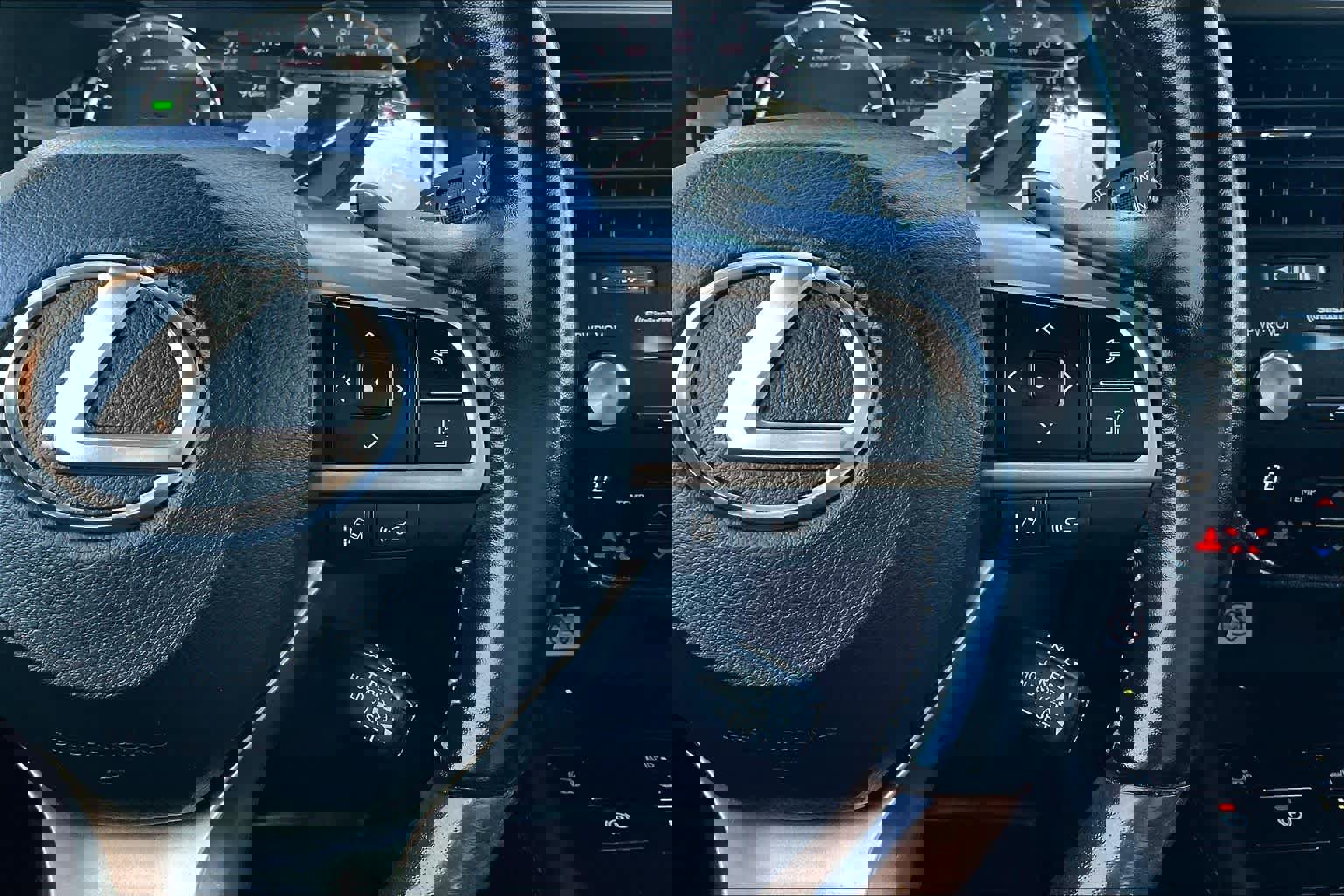 Used 2021 Lexus RX 350L Premium w/ Premium Package image 23