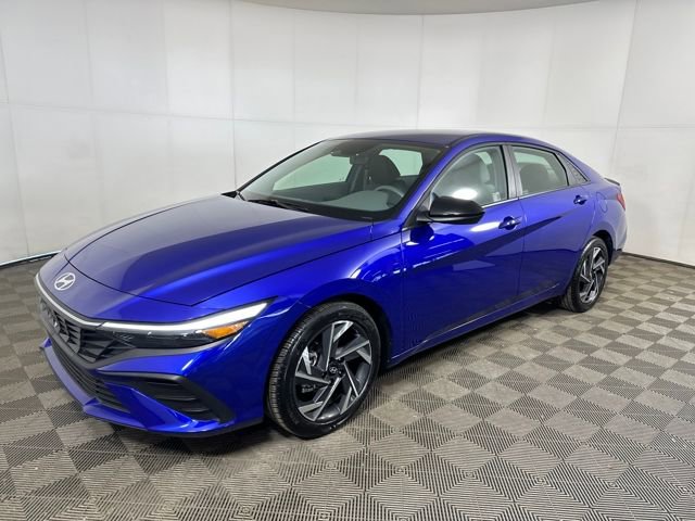 Certified 2025 Hyundai Elantra Sport image 36