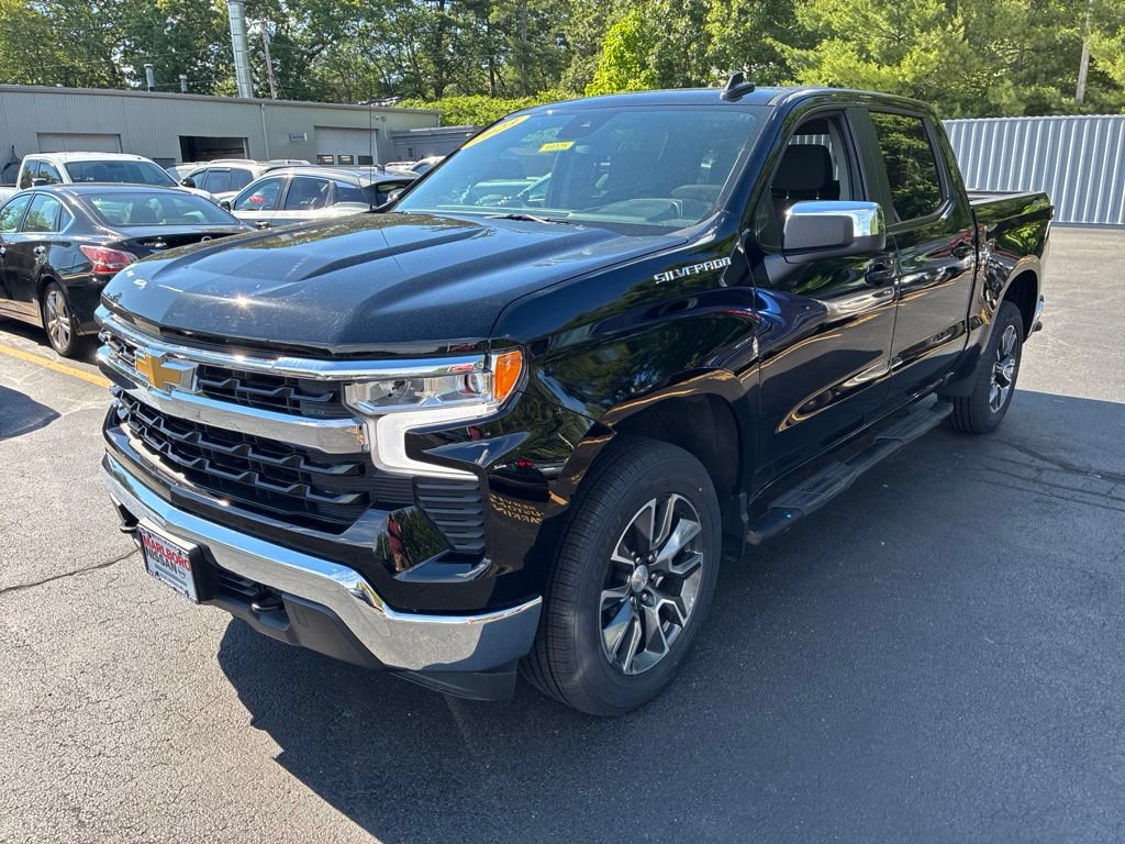 Used 2023 Chevrolet Silverado 1500 LT AWD/4WD image 3