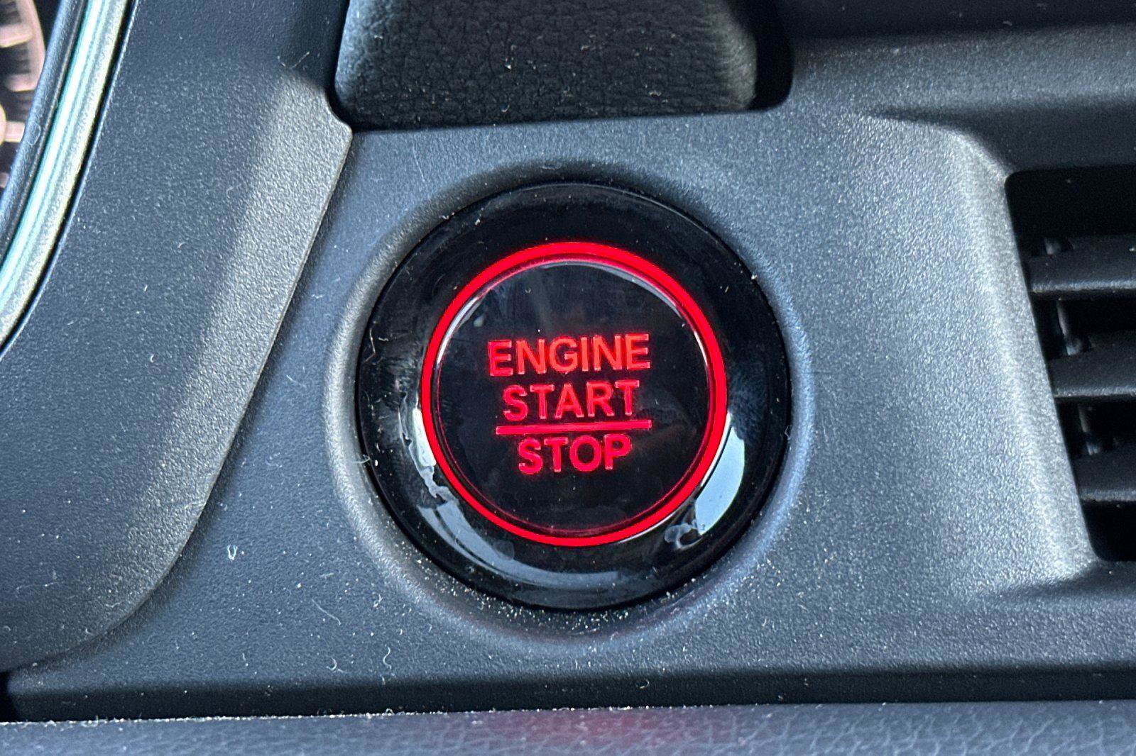 Certified 2025 Honda Pilot Touring image 24