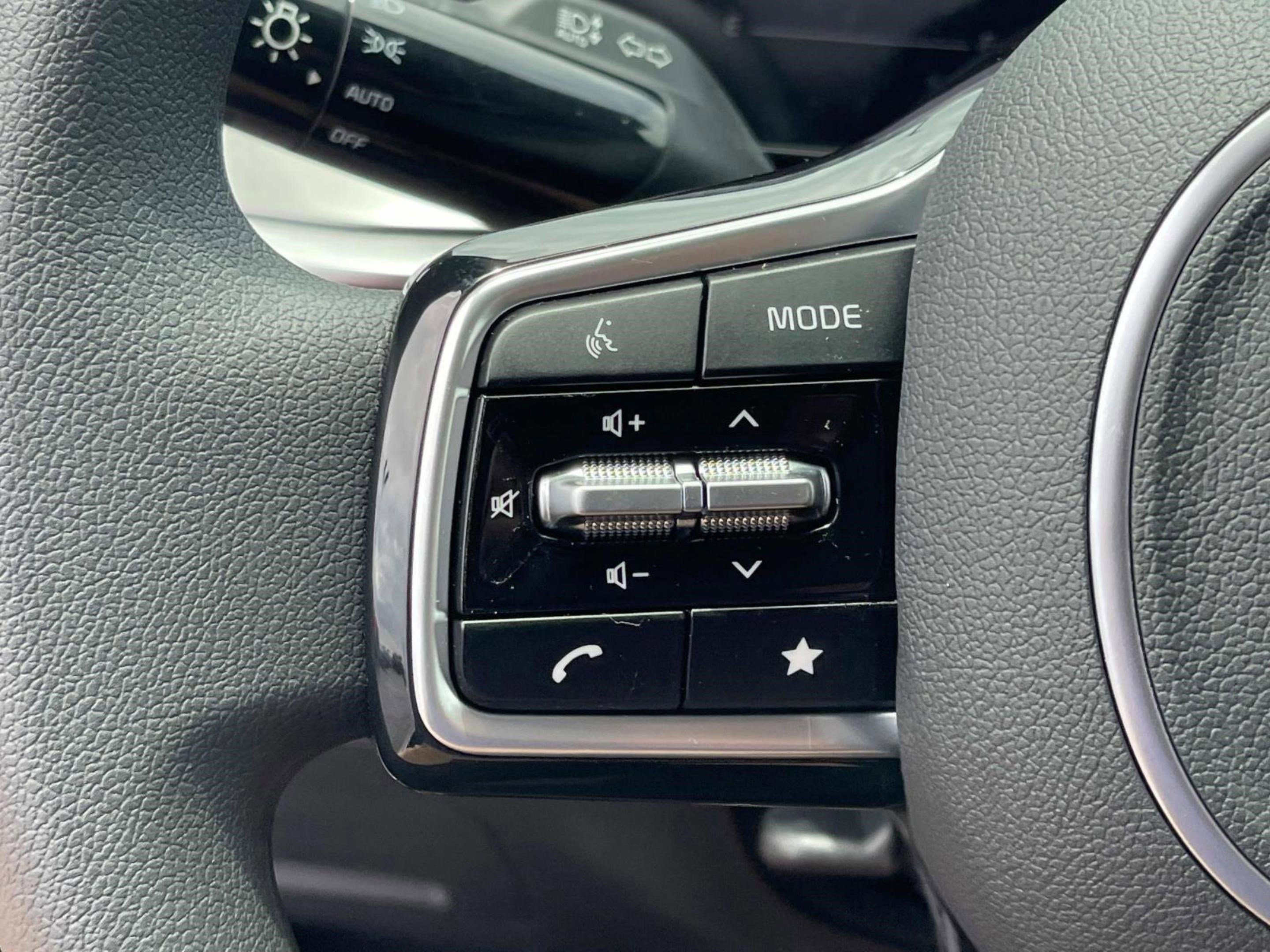 New 2025 Kia Sorento LX image 32