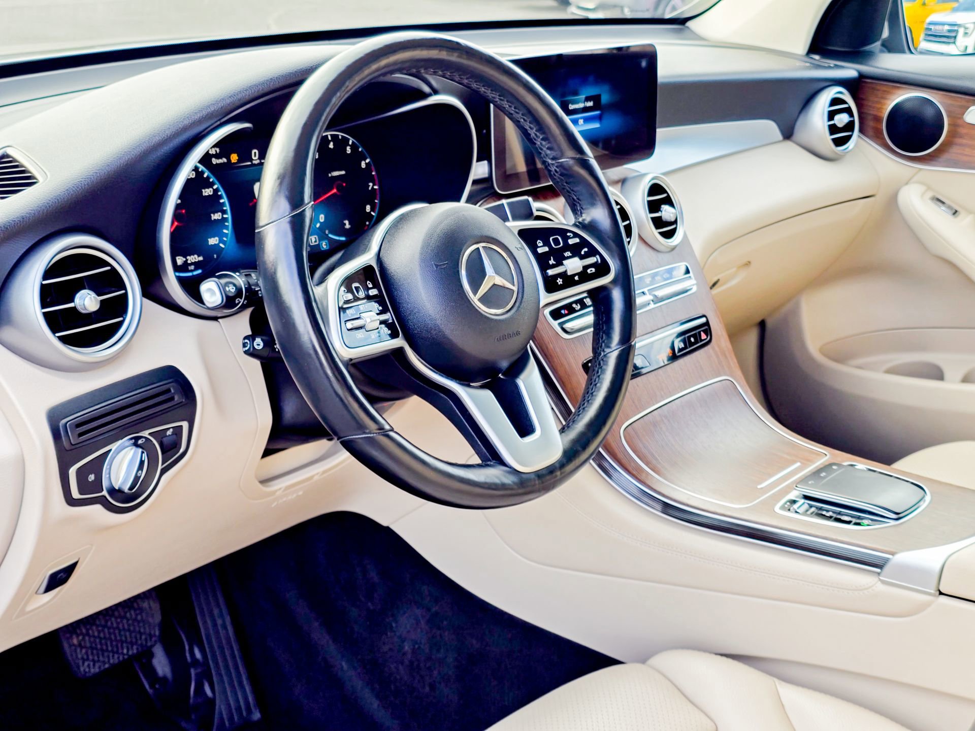 Used 2021 Mercedes-Benz GLC 300 4MATIC image 4