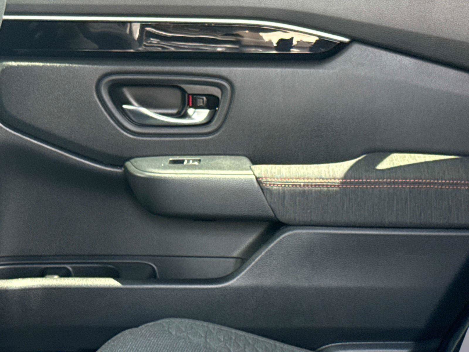 Certified 2025 Honda Pilot Sport image 15