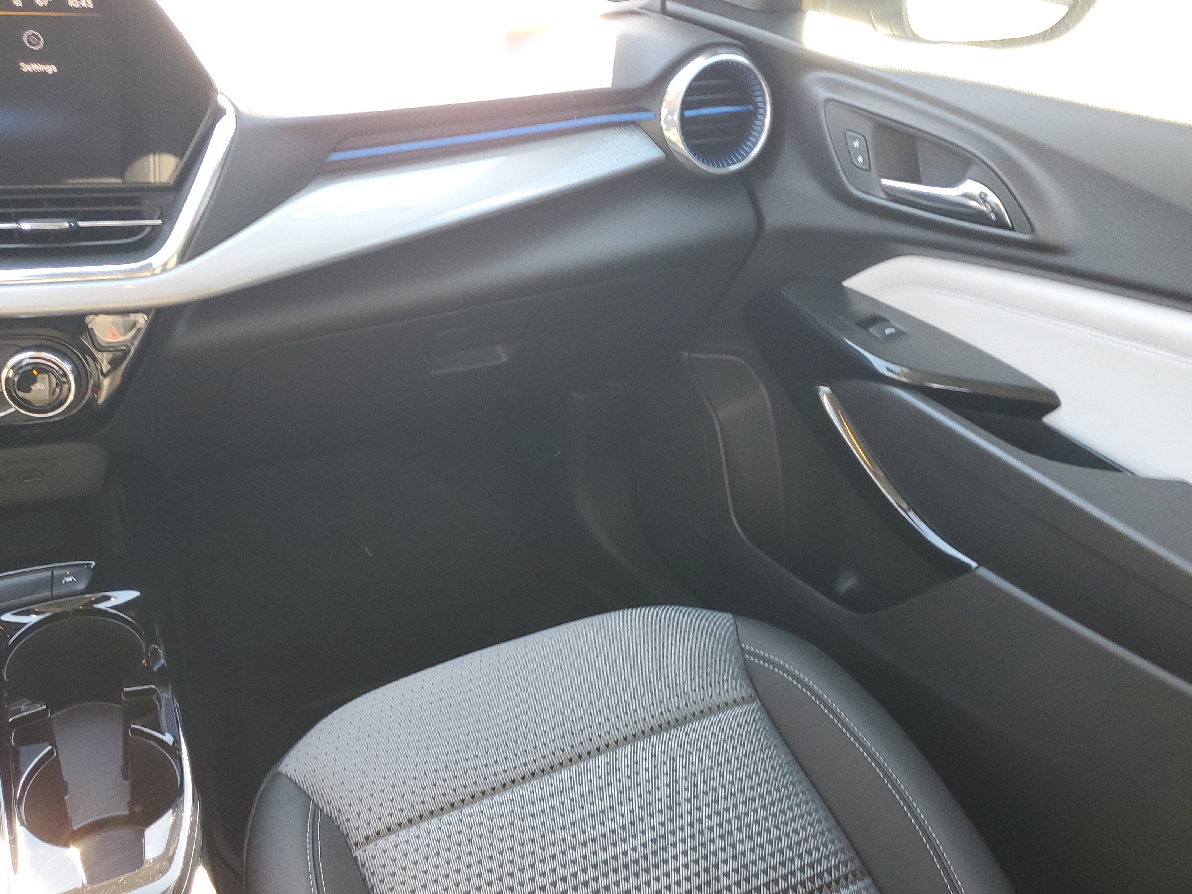 Used 2025 Chevrolet Trax LT image 18