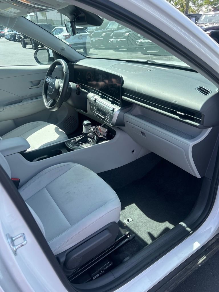 Used 2025 Hyundai Kona SEL image 17