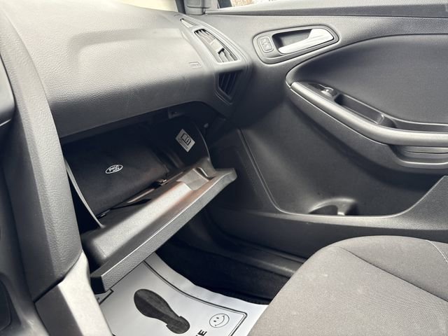 Used 2018 Ford Focus SEL w/ Cold Weather Package FWD image 43
