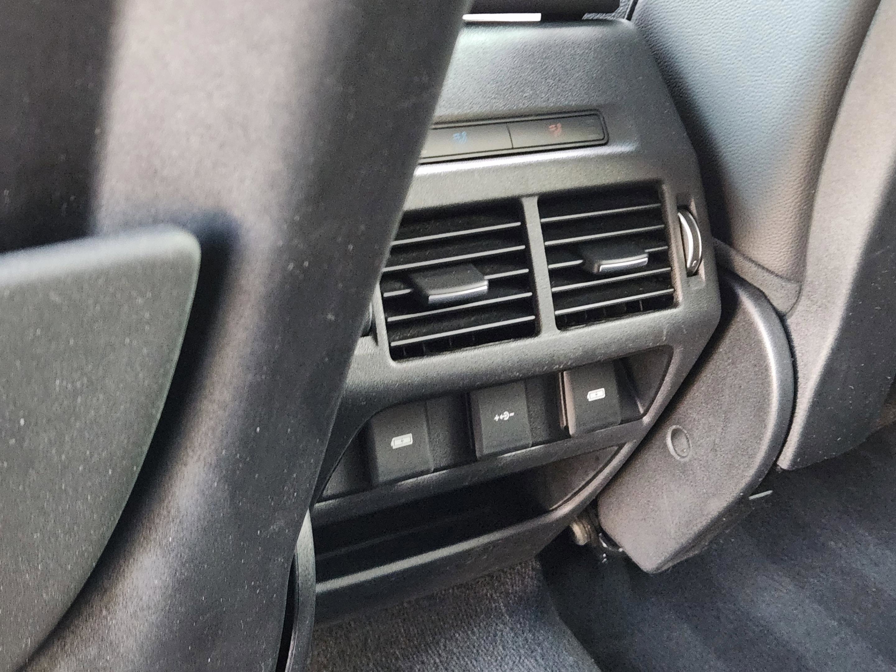 Used 2020 Land Rover Discovery Sport S image 31