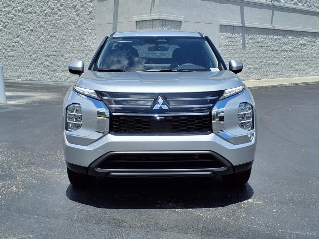 New 2025 Mitsubishi Outlander ES image 3