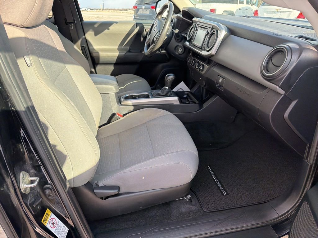Used 2016 Toyota Tacoma SR5 w/ Towing Package image 8