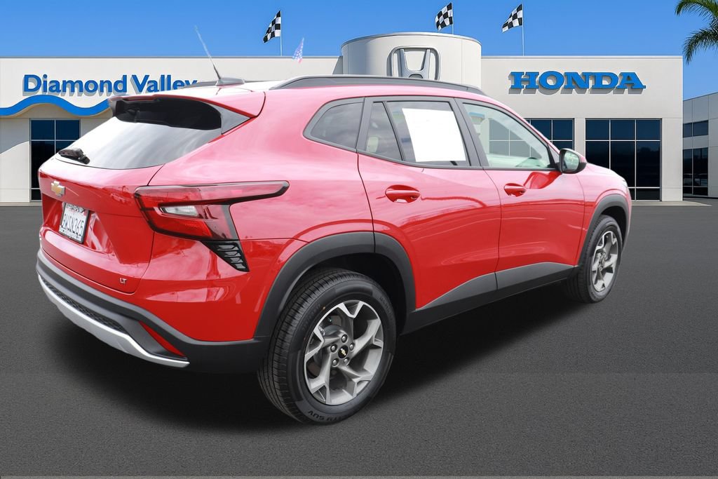 Used 2026 Chevrolet Trax LT FWD image 8