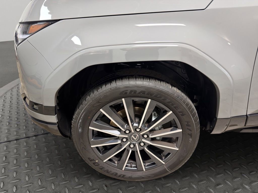 Used 2026 Lexus GX 550 w/ Accessory Package (2T) AWD/4WD image 25