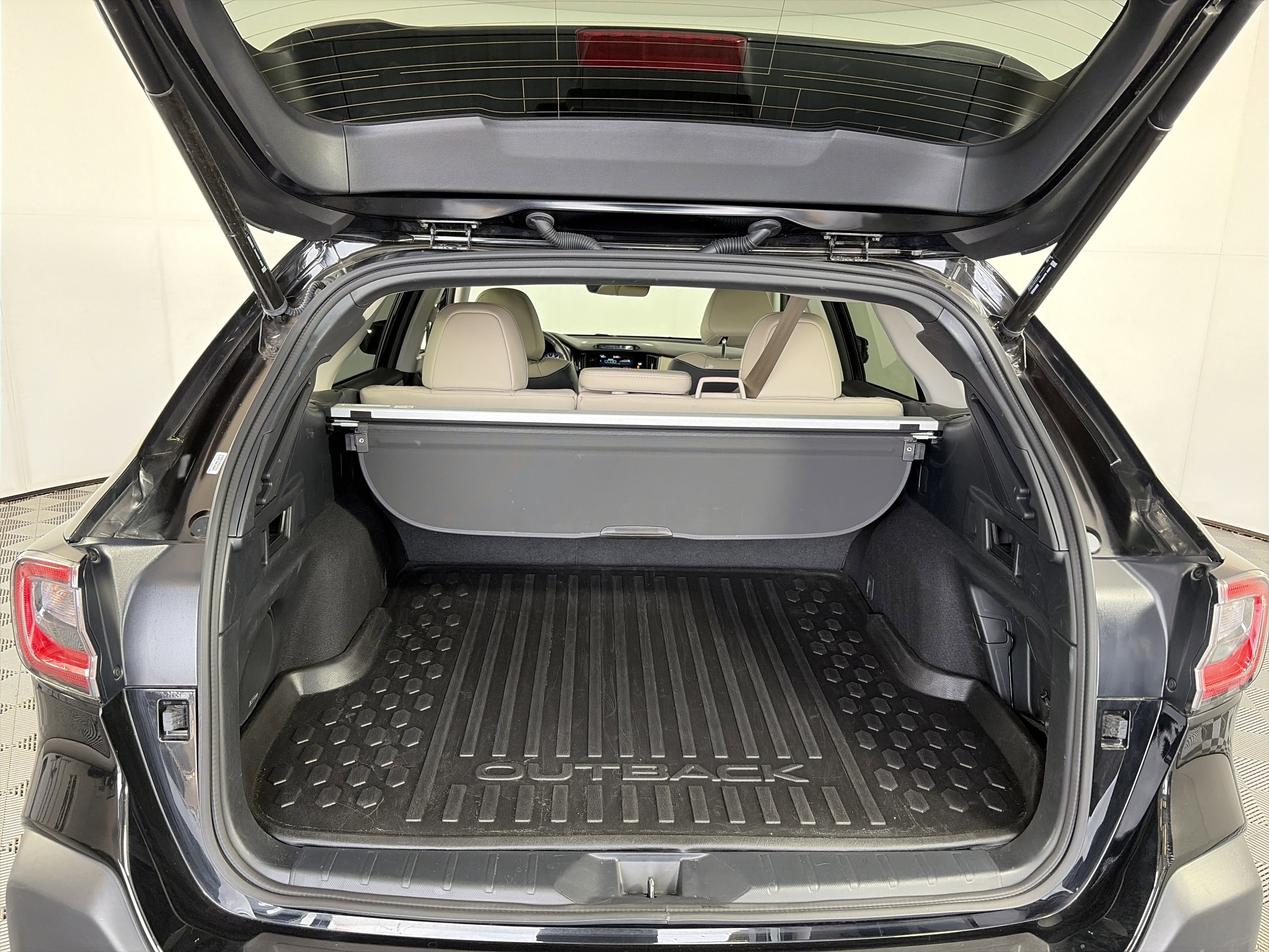 Used 2023 Subaru Outback Limited image 14