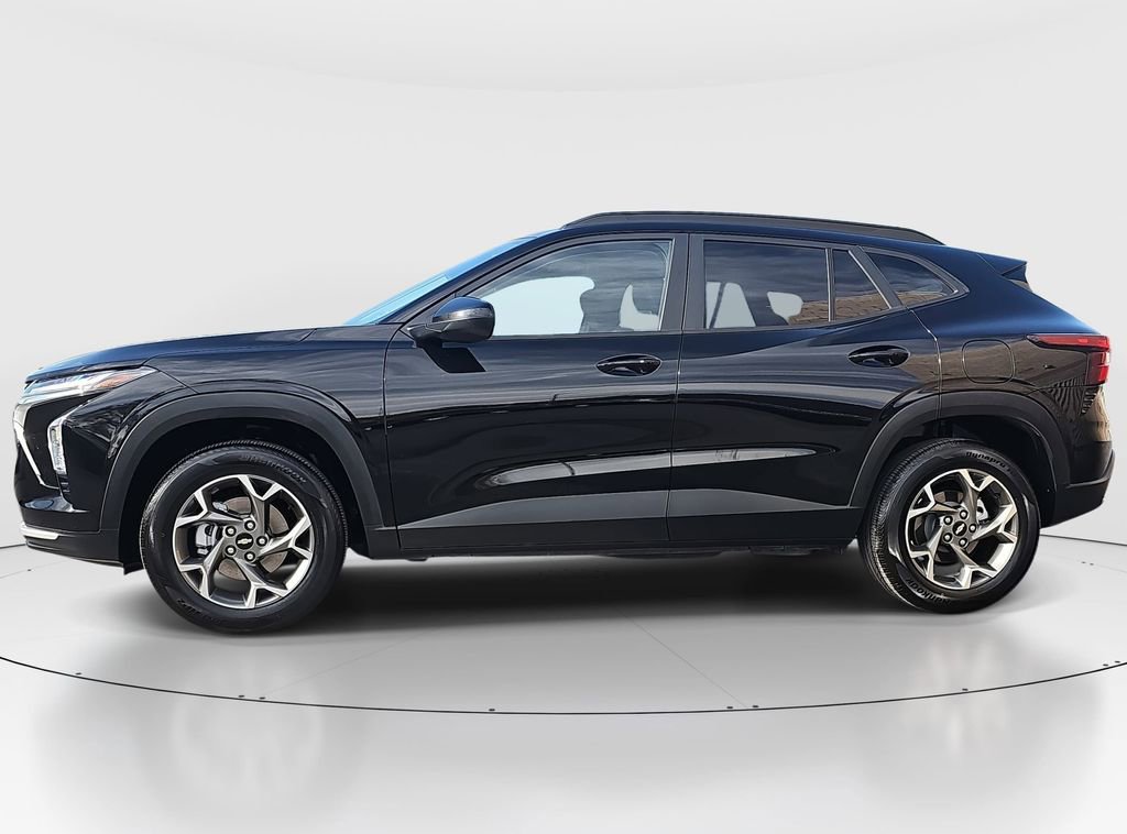 Used 2025 Chevrolet Trax LT w/ LT Convenience Package image 8