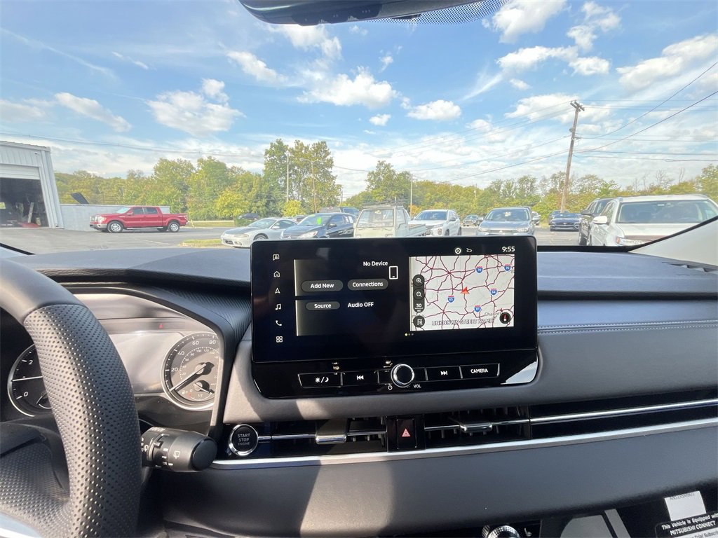 New 2025 Mitsubishi Outlander SE image 16