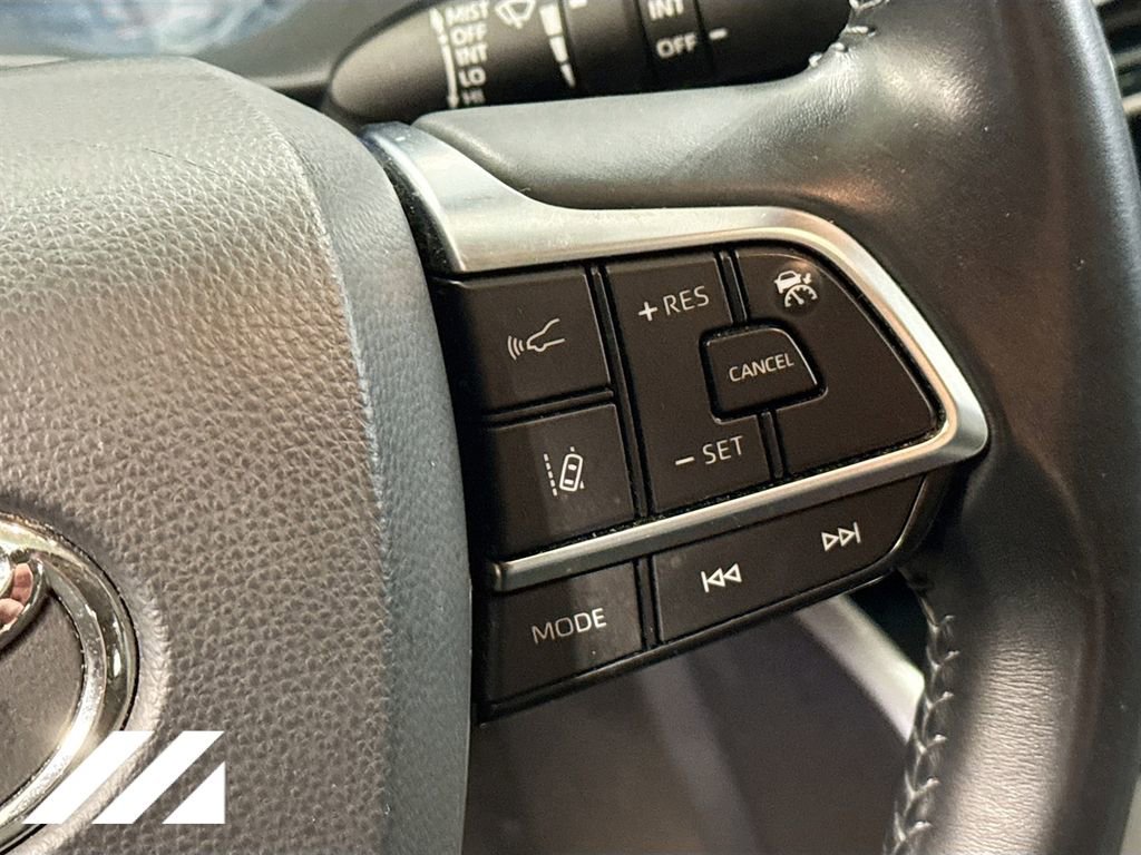 Used 2020 Toyota Highlander XLE image 13